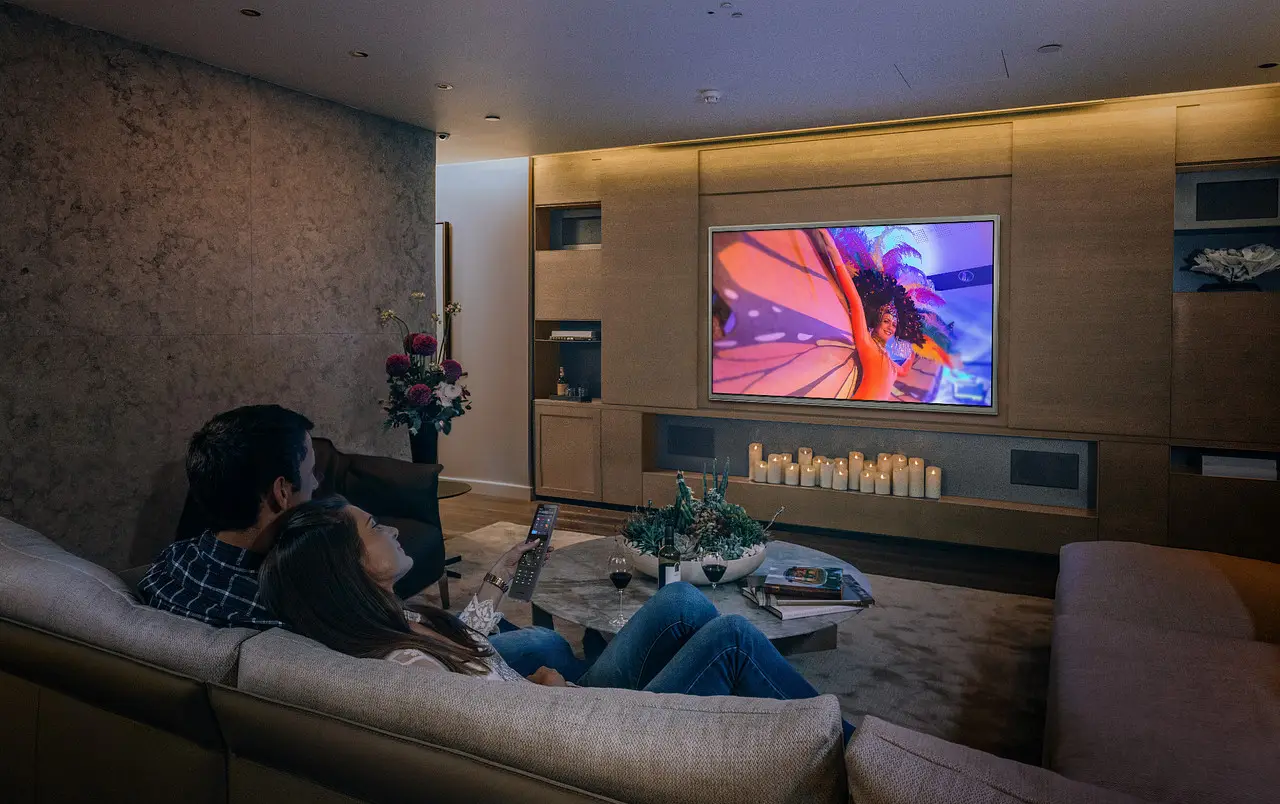 CrestronHome_Lifestyle_HomeTheater_v2